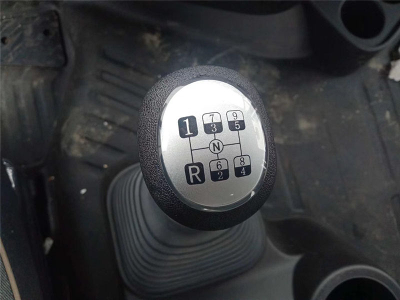 國(guó)六東風(fēng)天龍前四后八29.7方鋁合金運(yùn)油車20噸不超載圖片4